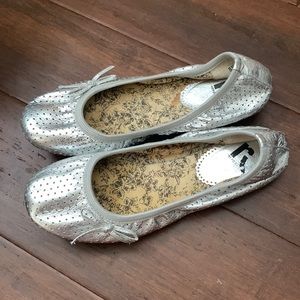 Report | Silver Metallic Ballet Flats | Size 8